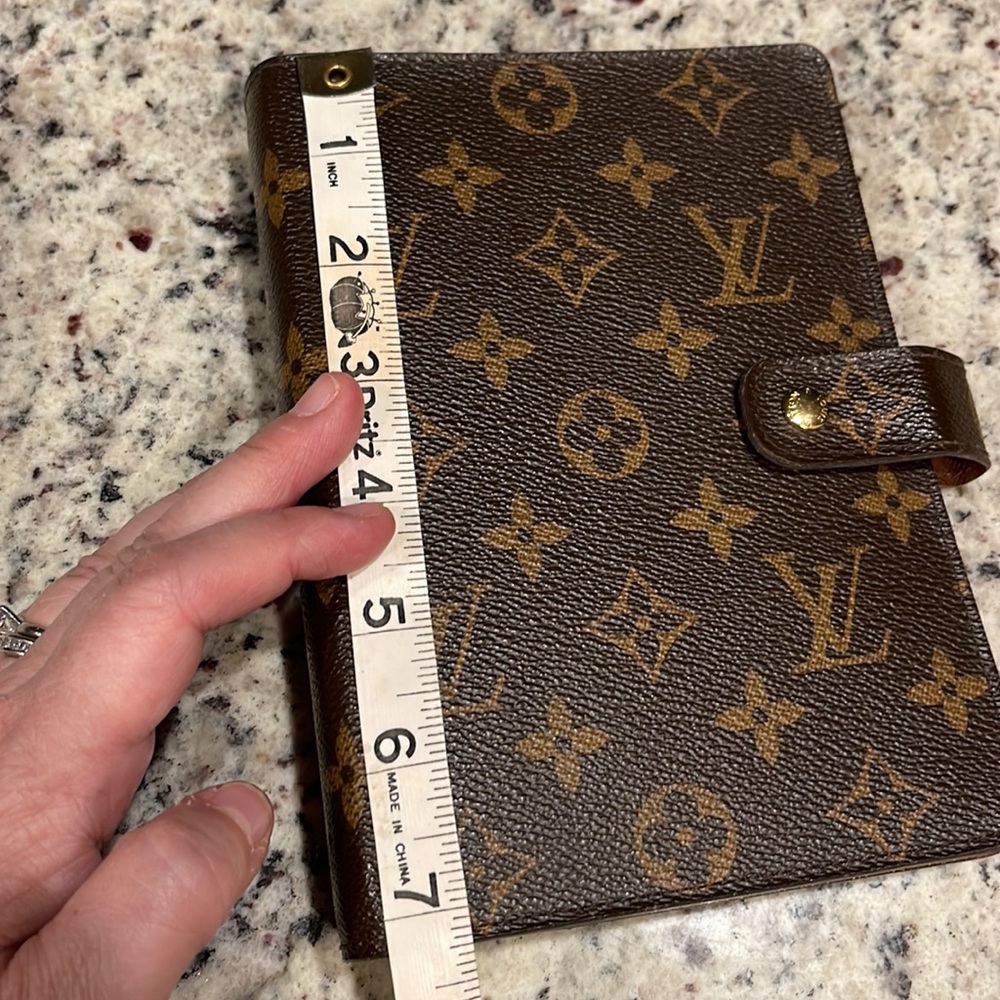 Medium Ring Agenda Cover - Picture 6 of 16